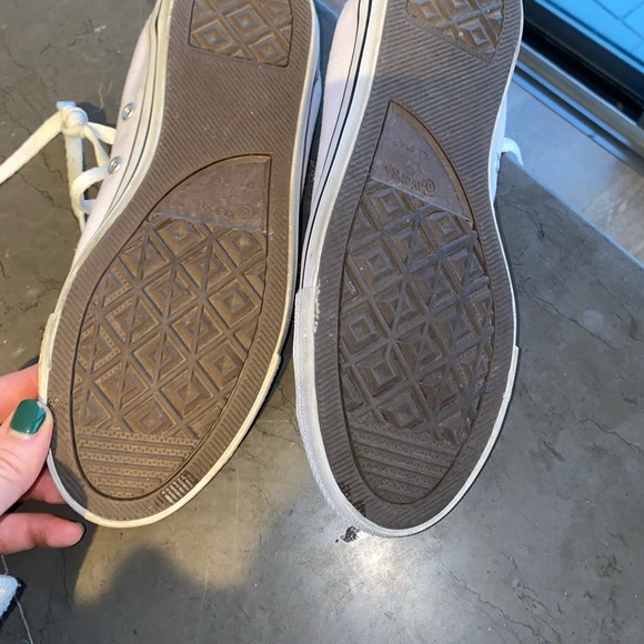 Lavender converse! - Picture 4 of 5